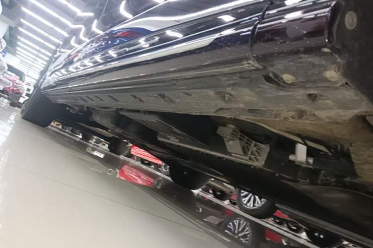 Used Hongqi HQ9 PHEV 2024 2.0T Four-Wheel Drive Luxury Edition Right Side Sill