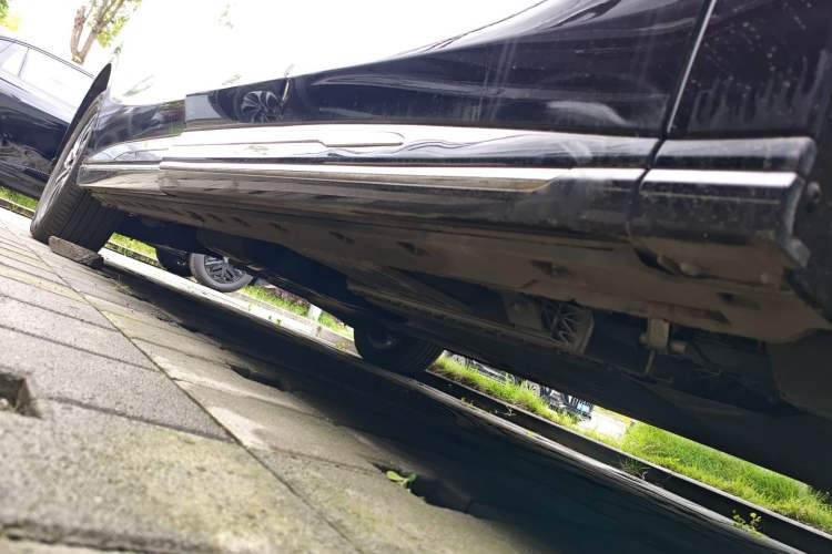 Used Hongqi HQ9 PHEV 2024 2.0T Four-Wheel Drive Business Edition Right Side Sill