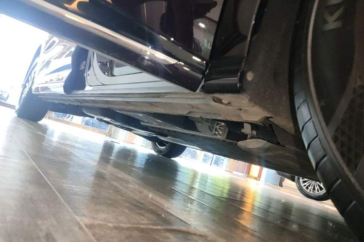 Used Hongqi HQ9 PHEV 2024 2.0T Four-Wheel Drive Luxury Edition Right Side Sill