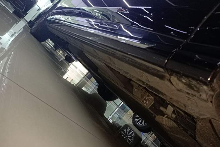 Used Hongqi HQ9 PHEV 2024 2.0T Four-Wheel Drive Business Edition Right Side Sill