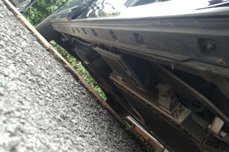 Used Hongqi HQ9 PHEV 2024 2.0T Four-Wheel Drive Luxury Edition Right Side Sill