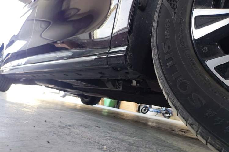 Used Hongqi HQ9 PHEV 2024 2.0T Four-Wheel Drive Luxury Edition Right Side Sill