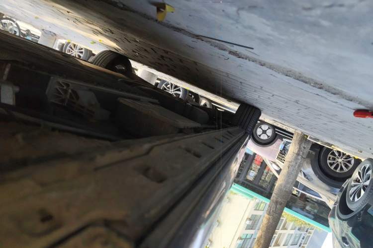 Used Hongqi HQ9 PHEV 2024 2.0T Four-Wheel Drive Business Edition Right Side Sill