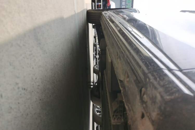 Used Hongqi HQ9 PHEV 2024 2.0T Four-Wheel Drive Business Edition Right Side Sill
