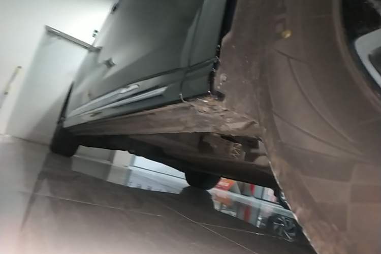 Used Hongqi HQ9 PHEV 2024 2.0T Four-Wheel Drive Flagship Edition Right Side Sill
