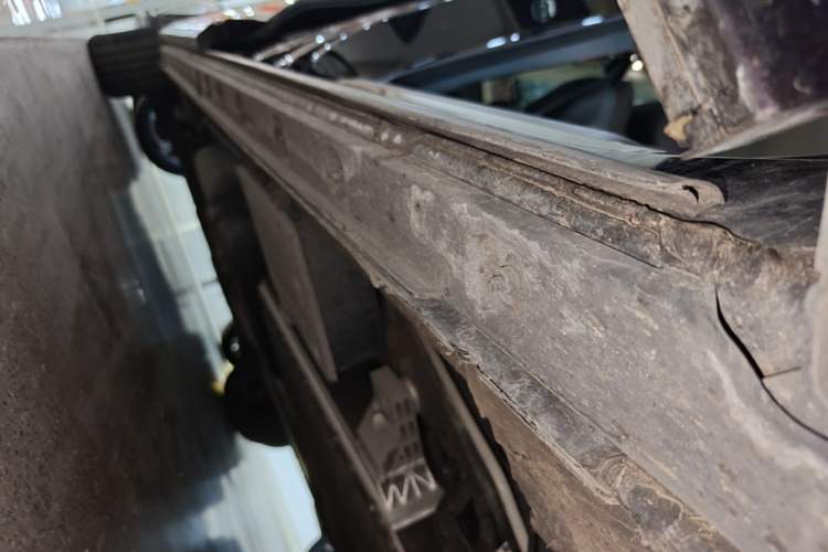 Used Hongqi HQ9 PHEV 2024 2.0T Four-Wheel Drive Business Edition Right Side Sill