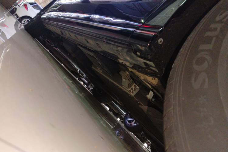Used Hongqi HQ9 PHEV 2024 2.0T Four-Wheel Drive Luxury Edition Right Side Sill