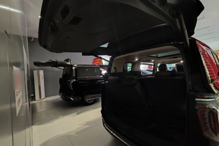 Used Hongqi HQ9 PHEV 2024 2.0T Four-Wheel Drive Business Edition Trunk