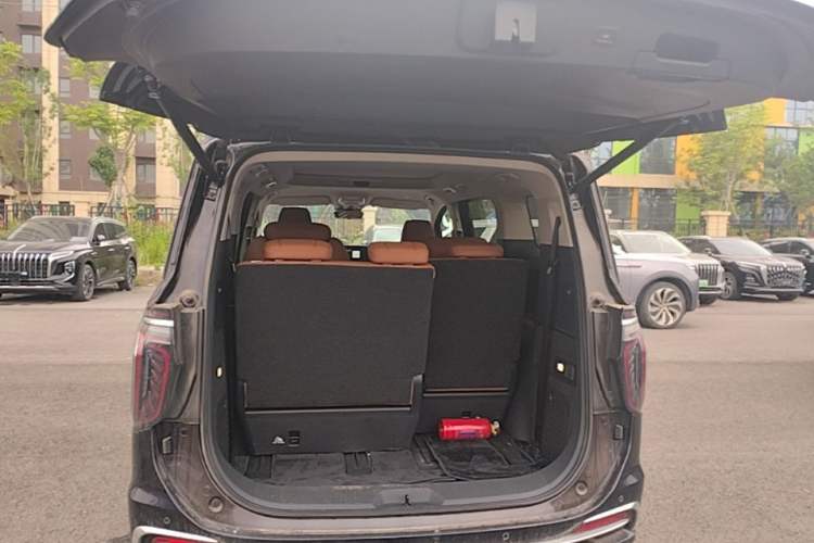 Used Hongqi HQ9 PHEV 2024 2.0T Four-Wheel Drive Business Edition Trunk