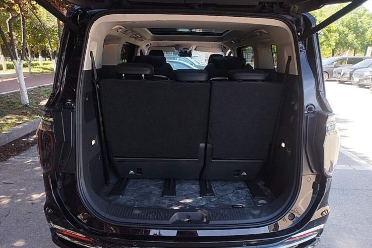 Used Hongqi HQ9 PHEV 2024 2.0T Four-Wheel Drive Luxury Edition Trunk