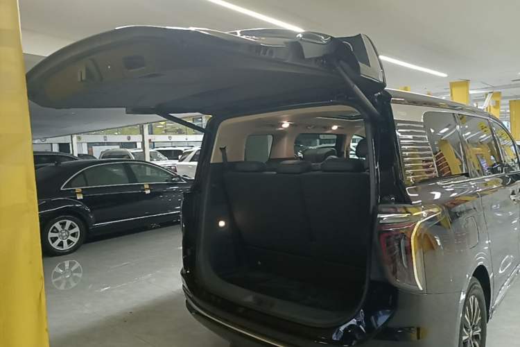 Used Hongqi HQ9 PHEV 2024 2.0T Four-Wheel Drive Luxury Edition Trunk