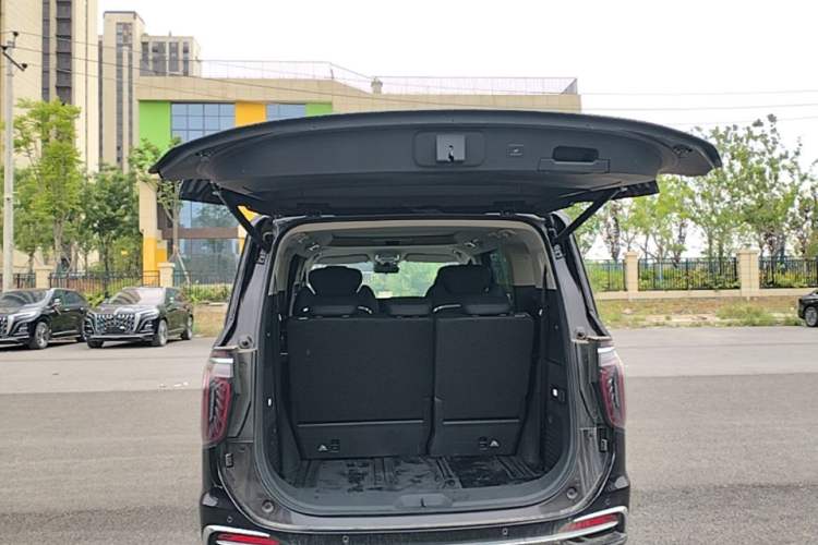 Used Hongqi HQ9 PHEV 2024 2.0T Four-Wheel Drive Business Edition Trunk