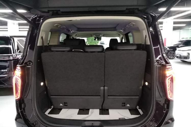 Used Hongqi HQ9 PHEV 2024 2.0T Four-Wheel Drive Luxury Edition Trunk