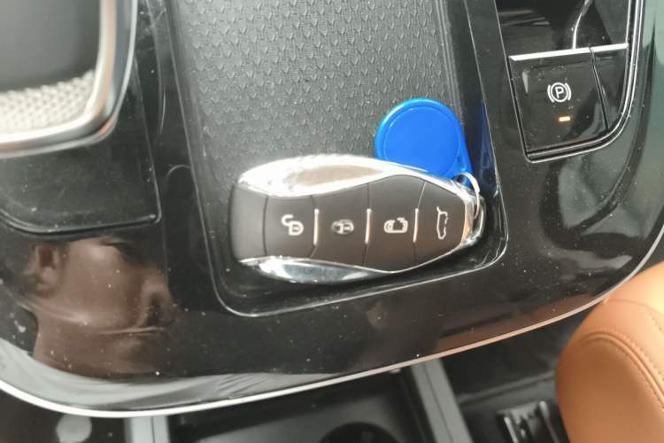 Used Hongqi HQ9 PHEV 2024 2.0T Four-Wheel Drive Business Edition Vehicle Key