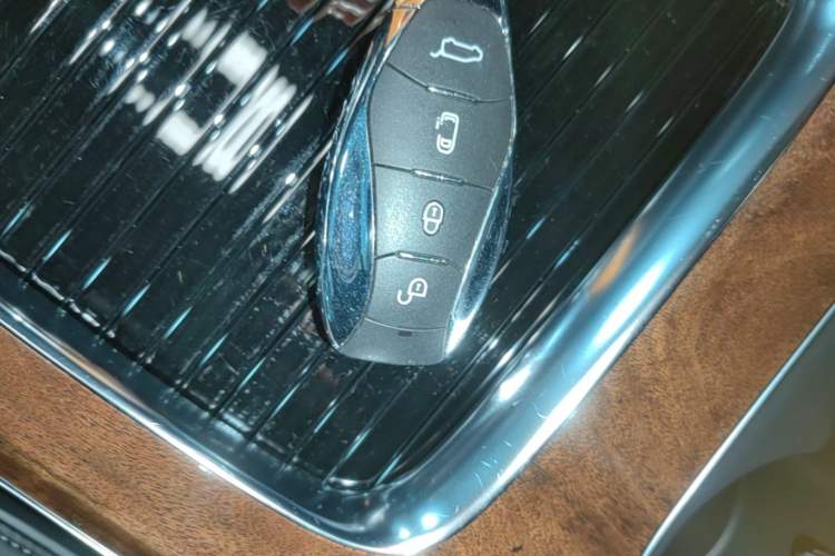 Used Hongqi HQ9 PHEV 2024 2.0T Four-Wheel Drive Luxury Edition Vehicle Key