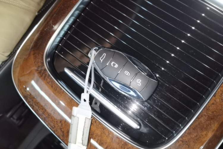Used Hongqi HQ9 PHEV 2024 2.0T Four-Wheel Drive Luxury Edition Vehicle Key