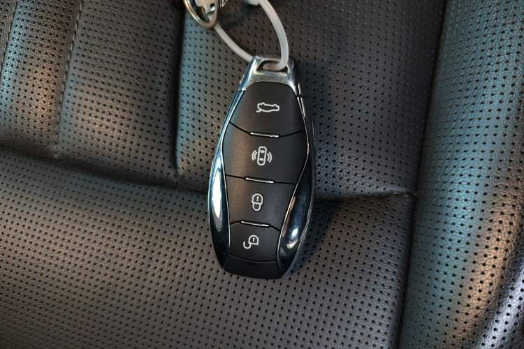Used Hongqi HQ9 PHEV 2024 2.0T Four-Wheel Drive Luxury Edition Vehicle Key
