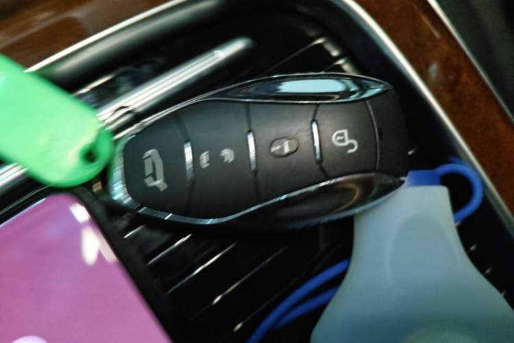 Used Hongqi HQ9 PHEV 2024 2.0T Four-Wheel Drive Luxury Edition Vehicle Key