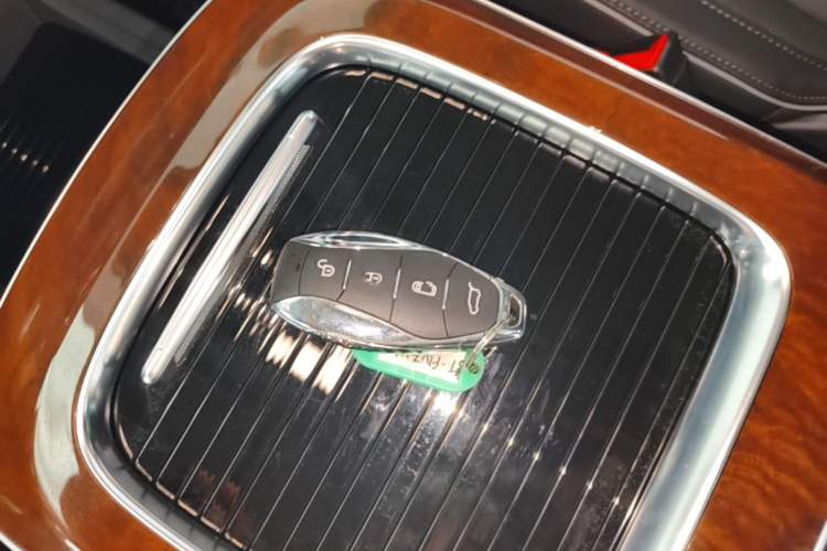 Used Hongqi HQ9 PHEV 2024 2.0T Four-Wheel Drive Luxury Edition Vehicle Key