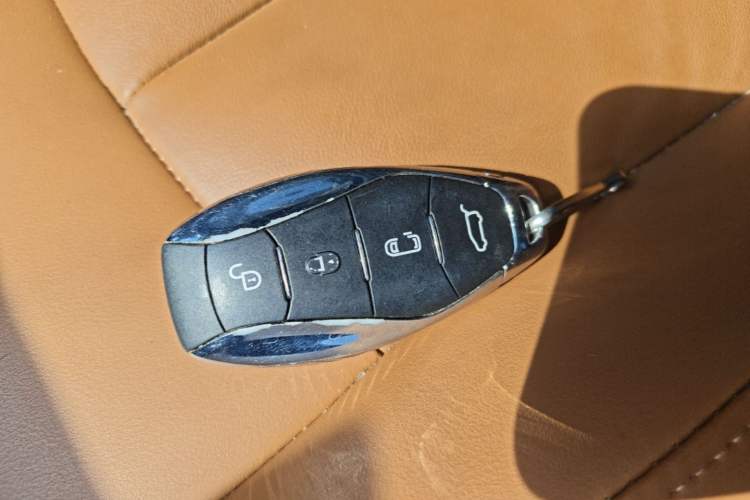 Used Hongqi HQ9 PHEV 2024 2.0T Four-Wheel Drive Business Edition Vehicle Key