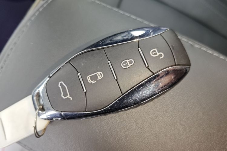 Used Hongqi HQ9 PHEV 2024 2.0T Four-Wheel Drive Luxury Edition Vehicle Key