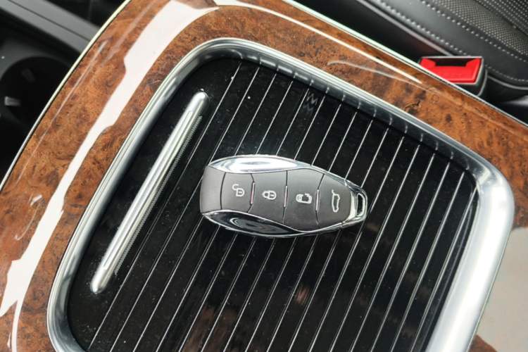 Used Hongqi HQ9 PHEV 2024 2.0T Four-Wheel Drive Luxury Edition Vehicle Key