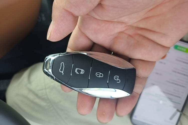 Used Hongqi HQ9 PHEV 2024 2.0T Four-Wheel Drive Business Edition Vehicle Key