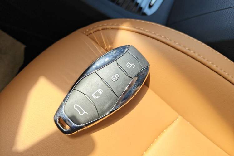 Used Hongqi HQ9 PHEV 2024 2.0T Four-Wheel Drive Business Edition Vehicle Key