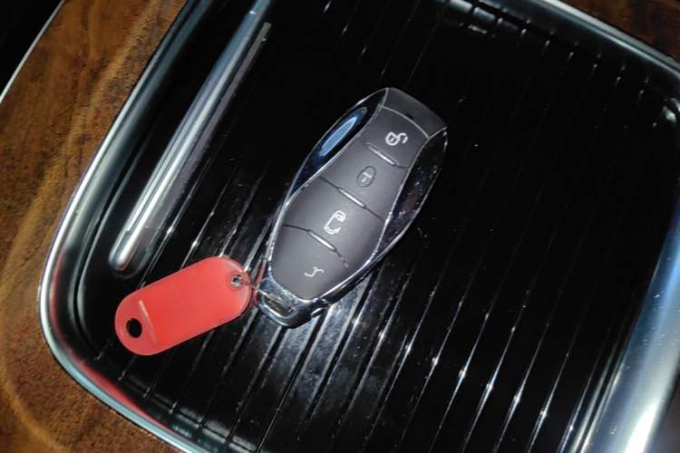 Used Hongqi HQ9 PHEV 2024 2.0T Four-Wheel Drive Luxury Edition Vehicle Key