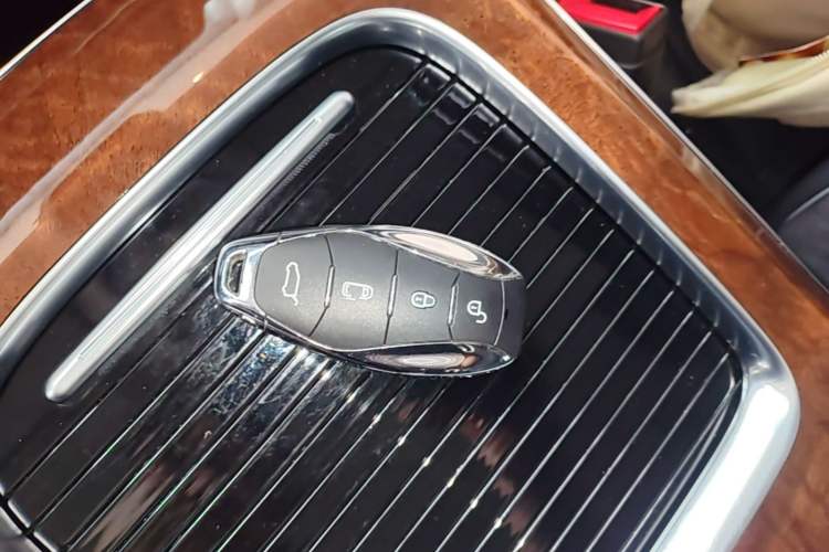 Used Hongqi HQ9 PHEV 2024 2.0T Four-Wheel Drive Luxury Edition Vehicle Key