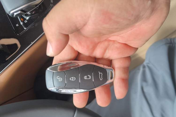Used Hongqi HQ9 PHEV 2024 2.0T Four-Wheel Drive Business Edition Vehicle Key