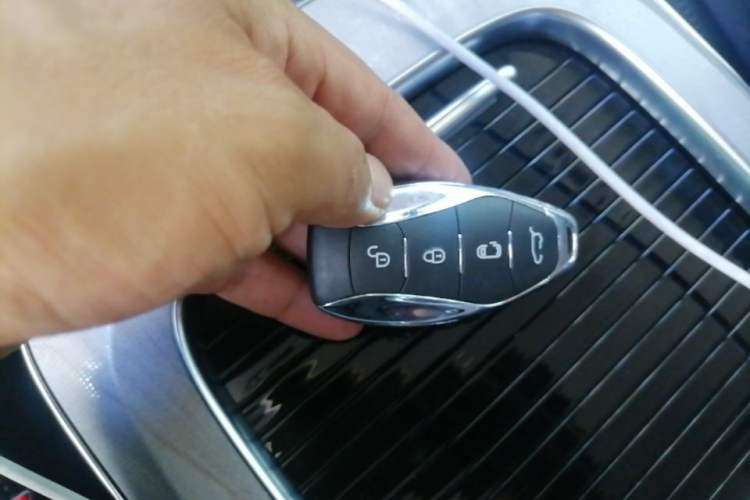 Used Hongqi HQ9 PHEV 2024 2.0T Four-Wheel Drive Business Edition Vehicle Key