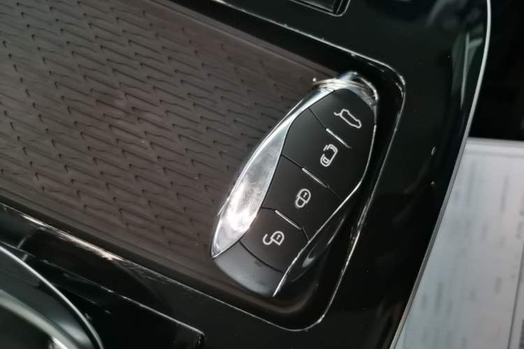 Used Hongqi HQ9 PHEV 2024 2.0T Four-Wheel Drive Luxury Edition Vehicle Key