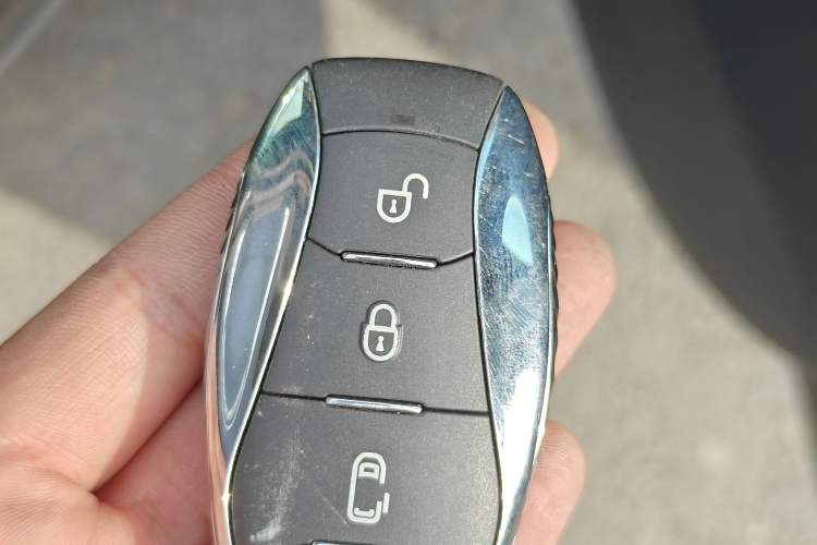 Used Hongqi HQ9 PHEV 2024 2.0T Four-Wheel Drive Business Edition Vehicle Key