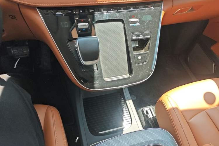 Used Hongqi HQ9 PHEV 2024 2.0T Four-Wheel Drive Business Edition Gear Lever