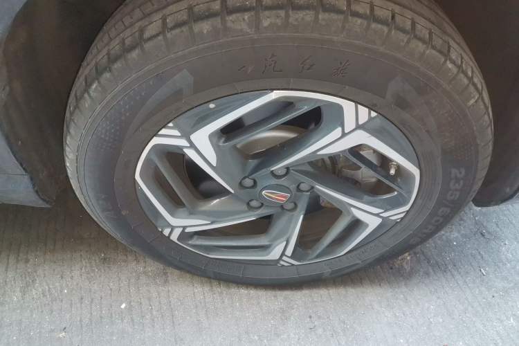 Used Hongqi HS3 2023 1.5T Two-Wheel Drive Shanwei Edition Right Front Wheel Hub