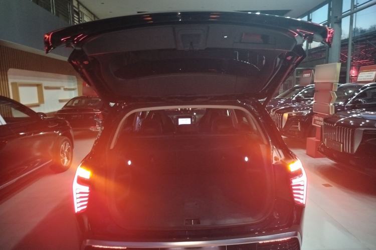 Used Hongqi HS3 2023 1.5T Two-Wheel Drive Shanwei Edition Trunk