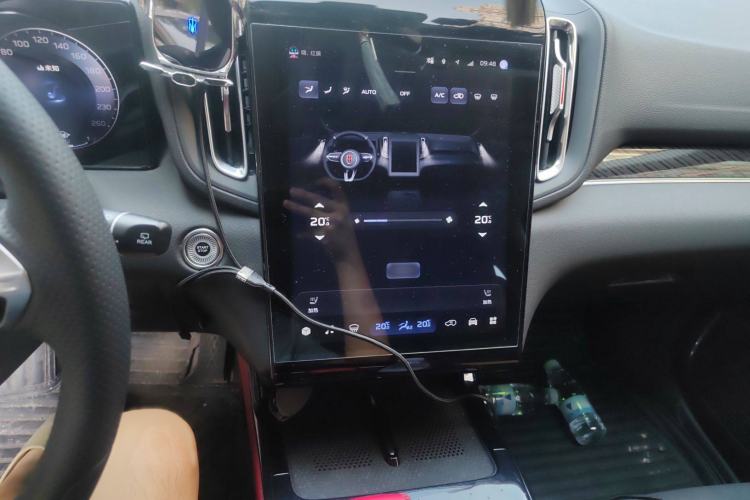 Used Hongqi HS3 2023 2.0T Two-Wheel Drive Available Version Audio And AC Panel