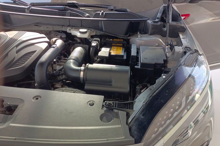 Used Hongqi HS3 2023 2.0T All-Wheel-Drive Youwei Version Engine Bay Left