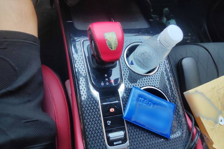 Used Hongqi HS3 2023 2.0T Two-Wheel Drive Available Version Gear Lever