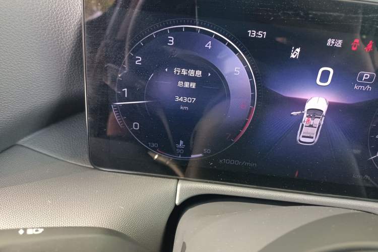 Used Hongqi HS3 2023 2.0T All-Wheel-Drive Youwei Version Odometer Close Up