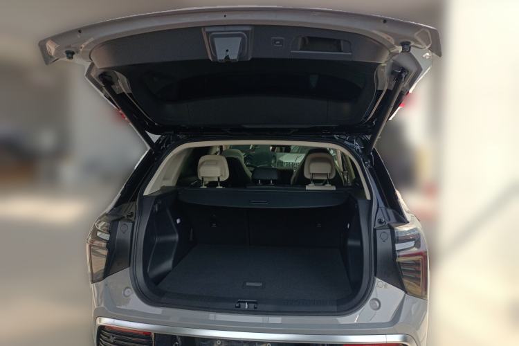 Used Hongqi HS3 2023 2.0T All-Wheel-Drive Youwei Version Trunk