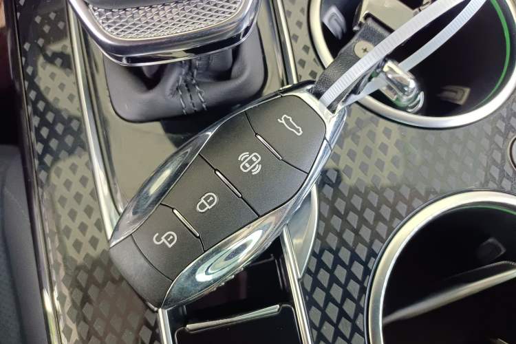 Used Hongqi HS3 2023 2.0T All-Wheel-Drive Youwei Version Vehicle Key