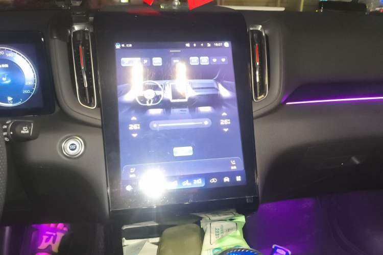 Used Hongqi HS3 2023 1.5T Two-Wheel Drive Shanwei Edition Audio And AC Panel