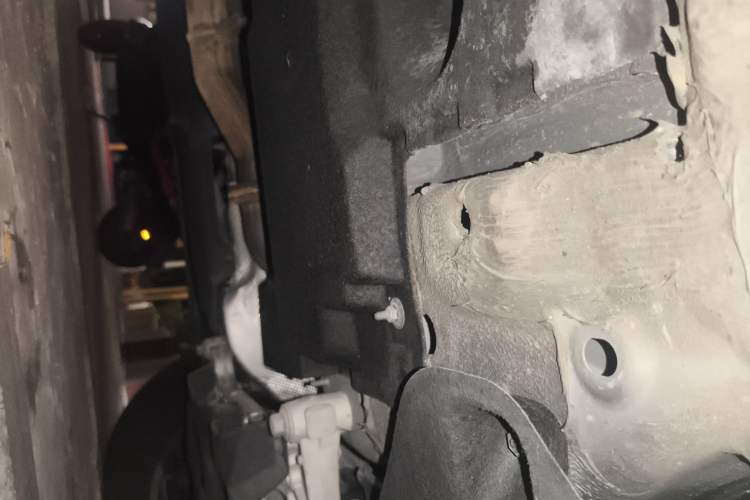 Used Hongqi HS3 2023 1.5T Two-Wheel Drive Shanwei Edition Chassis Front Right