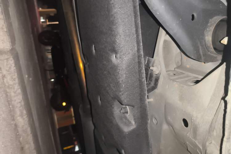 Used Hongqi HS3 2023 1.5T Two-Wheel Drive Shanwei Edition Chassis Rear Right