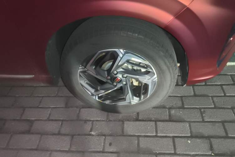 Used Hongqi HS3 2023 1.5T Two-Wheel Drive Shanwei Edition Right Front Wheel Hub