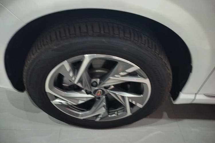 Used Hongqi HS3 2023 2.0T All-Wheel-Drive Youwei Version Left Front Wheel Hub