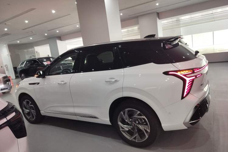 Used Hongqi HS3 2023 2.0T All-Wheel-Drive Youwei Version Left Side