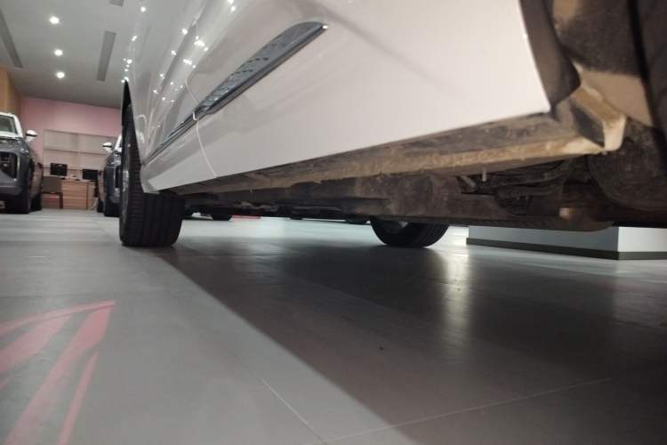 Used Hongqi HS3 2023 2.0T All-Wheel-Drive Youwei Version Left Side Sill